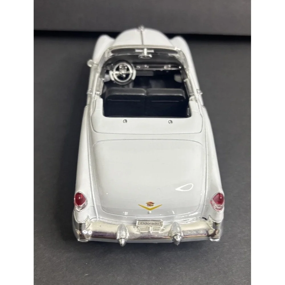 Welly 1953 Cadillac Eldorado White Convertible 1:24 Scale Diecast 22414